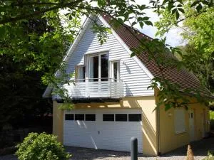 Ferienwohnung im Schlossgartenhaus am Bodensee mit Balkon und Gartenterrasse in Konstanz - Bottighofen