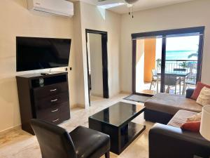 El Faro 402 SURF ocean view 2 bedroom condo