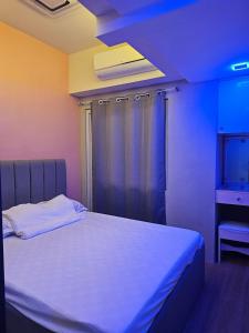 Pet friendly Condo in Timog with Balcony City view