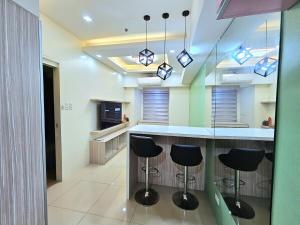 Pet friendly Condo in Timog with Balcony City view - Apartments, Manila