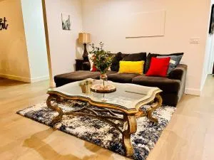 2 bedroom retreat with sunroom close to techridge - 圆石城