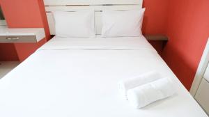 Homey 2BR at Puncak Bukit Golf Surabaya Apartment By Travelio