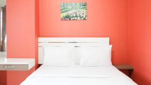 Homey 2BR at Puncak Bukit Golf Surabaya Apartment By Travelio