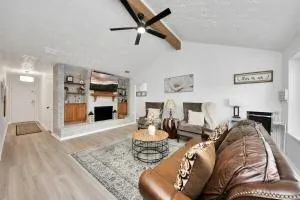 Spacious 3BR Retreat Near Katy's Top Attractions - Cypress
