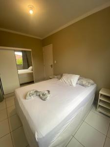 Apartamento 2 quartos sendo 1 suíte na praia dos Ingleses