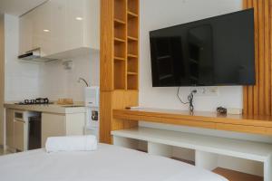 Comfy Studio at Sky House BSD Apartment By Travelio