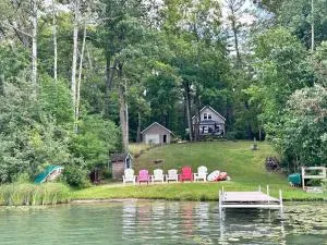 Emerald Cove Cottage-3 bd, 2 ba-Sleeps 10 - Newaygo