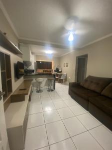 Apartamento 2 quartos sendo 1 suíte na praia dos Ingleses