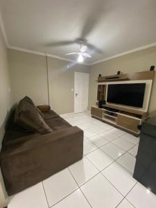 Apartamento 2 quartos sendo 1 suíte na praia dos Ingleses