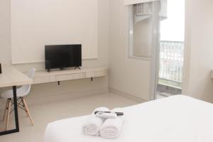 Cozy Studio at Gateway Park LRT City Jatibening Apartment By Travelio