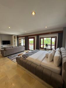 Uluwatu Stays Deluxe Suite #9