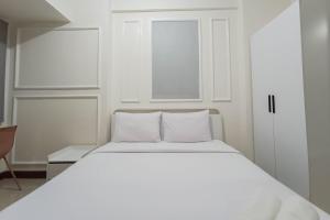 White and Cozy Studio at Vida View Makassar Apartment By Travelio
