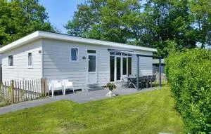 4 Bedroom Cozy Home In Heinkenszand - Baarsdorp