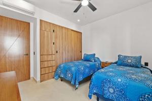 Marsala - 2 Blocks to Beach with Rooftop Pool