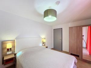 Bel F3 climatisé avec parkings, terrasse et vue sur montagnes à 50m du centre et des thermes - FR-1-451-213