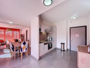 Appartements Bel F3 climatise avec parkings, terrasse et vue sur montagnes a 50m du centre et des thermes - FR-1-451-213 : photos des chambres