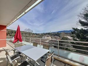 Appartements Bel F3 climatise avec parkings, terrasse et vue sur montagnes a 50m du centre et des thermes - FR-1-451-213 : photos des chambres
