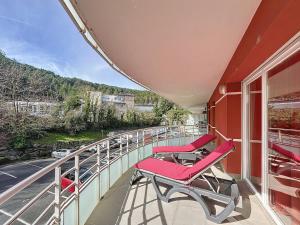 Appartements Bel F3 climatise avec parkings, terrasse et vue sur montagnes a 50m du centre et des thermes - FR-1-451-213 : photos des chambres