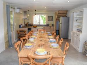 Maisons de vacances Gite de charme en Touraine avec spa et jardin prive - FR-1-381-610 : photos des chambres