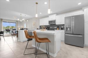 2 Bedrooms 2 Bathrooms Storey Lake 3150-205