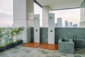 Nice and Comfort 1BR at The Smith Alam Sutera Apartment By Travelio