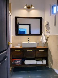 King Suite with Bath, Kitchenette, Desk, AC and TV