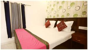 AYODHYA HOTEL Hanuman Jee near temple -Fully-air-conditioned hotel with Free wifi-facility, Best Hotel Inn Ayodhya