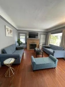 Midtown Gem with Kitchen and Living Room - McClellan Park