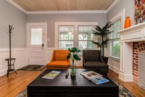 The Osceola Historic District Charm - 10 Minute Walk to FSC & Downtown Lakeland