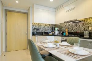 Elegant Sunset View 3BHK 7pax