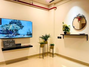 Skyline Large modern 3BHK APT with balcony