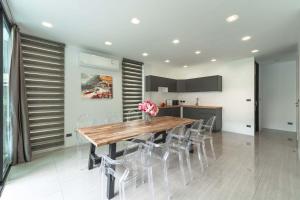 Vibrant Life at 4BR Pool Villa, Kata - UTK3