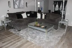 Hollywood's House - دونكانفيل