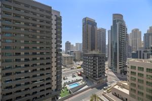 Dubai Marina Escape Steps to Metro & Beach