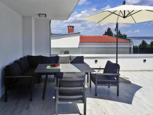 Holiday Home Maslenica with Private Pool