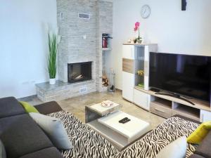 Holiday Home Maslenica with Private Pool