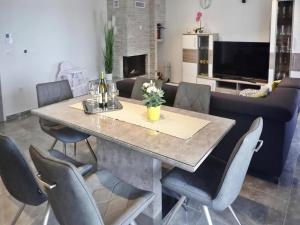 Holiday Home Maslenica with Pool near Beach