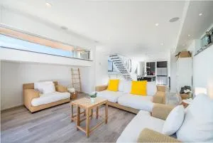 Brand New Condo 1 block from Beach - Pet Friendly - 恩西尼塔斯