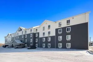 Days Inn & Suites by Wyndham Rochester South - Saint Charles
