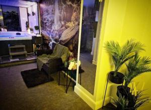 Exotic Jacuzzi Apartment with Balcony and Parking