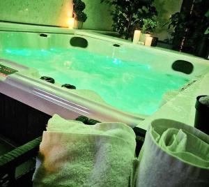 Exotic Jacuzzi Apartment with Balcony and Parking