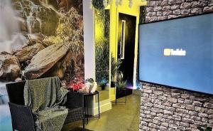 Exotic Jacuzzi Apartment with Balcony and Parking