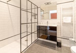 Stunning beachfront apartment with parking