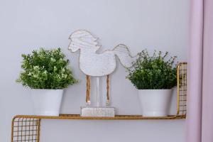 Modern and Bright Apartment with Air Conditioning & Parking by Noclegi Renters