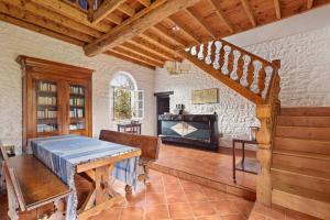 Maisons de vacances Propriete bucolique avec deux maisons, une piscine chauffee et un vaste verger : photos des chambres