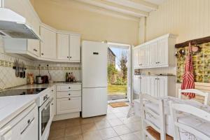 Maisons de vacances Propriete bucolique avec deux maisons, une piscine chauffee et un vaste verger : photos des chambres