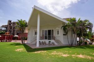 Palm Familia-6BHK Italian Farmhouse with Cook