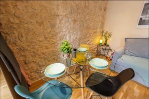 Duplex center of Nice with AC