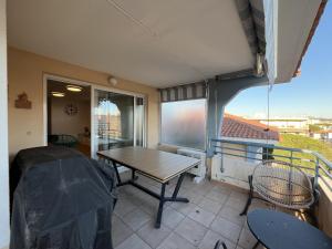 Port Frejus, 150 m de la plage, tres rare a la loc