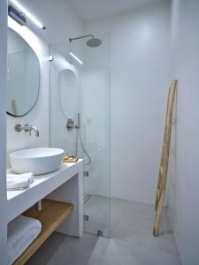 The bright and elegant Villa Akira